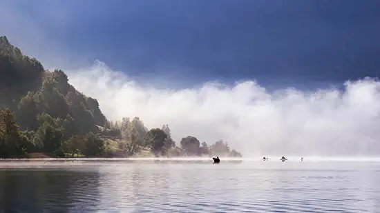 Brume sur le lac d'aiguebelette | artHansi